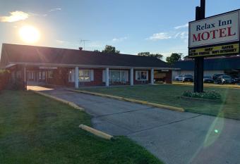 New Relax Inn Bridgeview has Smoking rooms