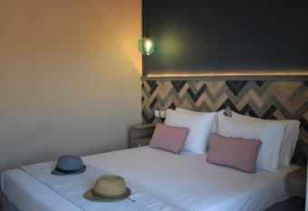 Villa Paxos allows 18 year olds to book a room