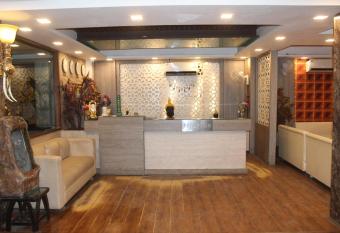 Hotel Parkside Grand With Free Parking allows 18 year olds to book a room