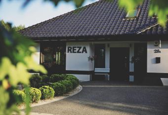 Reza allows 18 year olds to book a room