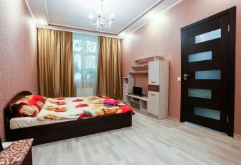 Sweet Home Apartment has rooms with a private hot tub