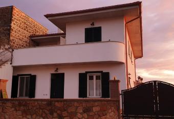 B&B Il Falco e l Ulivo has Balcony rooms