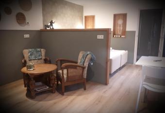 Bed & Breakfast Hellendoorn allows 18 year olds to book a room