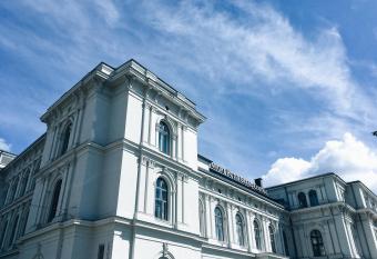 Comfort Hotel Grand Central allows 18 year olds to book a room