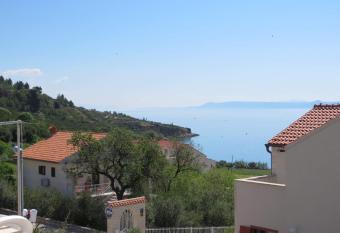 Bol Apartment Keka has Balcony rooms