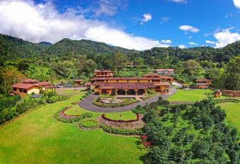 Los Establos Boutique Hotel -All Inclusive allows 18 year olds to book a room