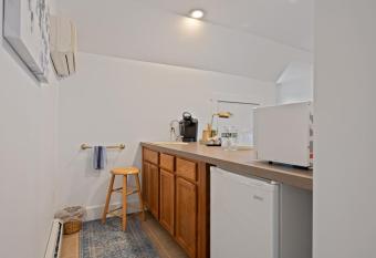 Brook Farm Inn has rooms with a private hot tub