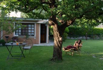 Casetta del Molo allows 18 year olds to book a room