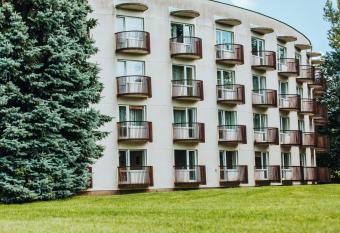 Poilsio namai  allows 18 year olds to book a room