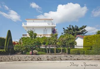 Pettas Apartments has Balcony rooms
