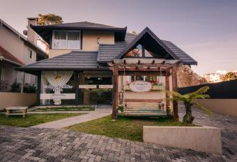 Alameda Felice Hotel allows 18 year olds to book a room