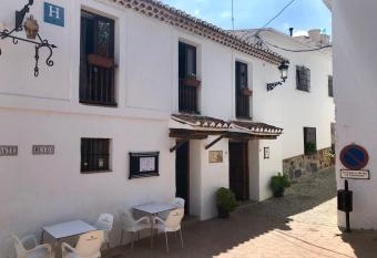 Hotel Posada del Bandolero allows 18 year olds to book a room