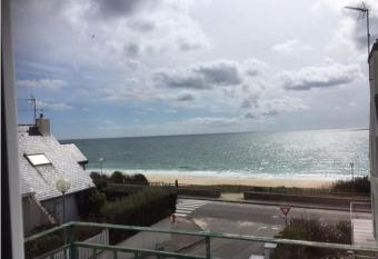 T4 AUDIERNE SPLENDIDE VUE SUR MER has Balcony rooms