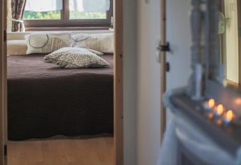 Reve gourmand allows 18 year olds to book a room