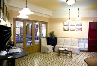 Hostal Orejas allows 18 year olds to book a room