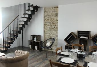 A chacun son nid has Balcony rooms