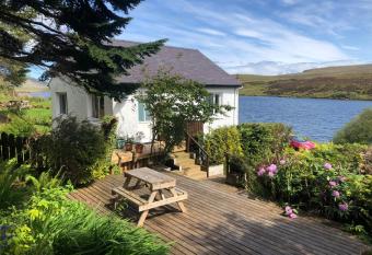 Storr Apartments has Balcony rooms