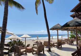 Le Saint Alexis **** Hotel & Spa has rooms with a private hot tub