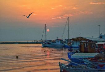 Nakis Apartment Studio has Balcony rooms