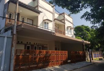 De Hanami Homestay has Balcony rooms