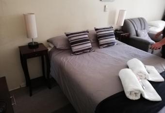 52 Oaks Guest House allows 18 year olds to book a room