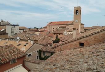 Alma has Balcony rooms