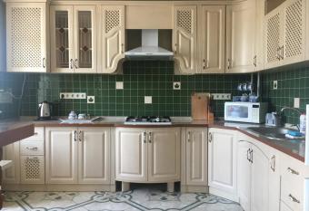 Vyshyvanka in the city centre allows 18 year olds to book a room