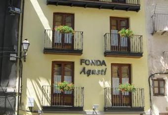 Fonda Agust   has Balcony rooms