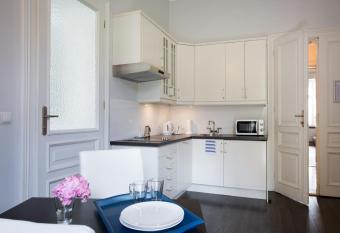 Antique Apartments Old Town has rooms with a private hot tub