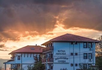 Family Hotel Arbanashka Sreshta has Balcony rooms