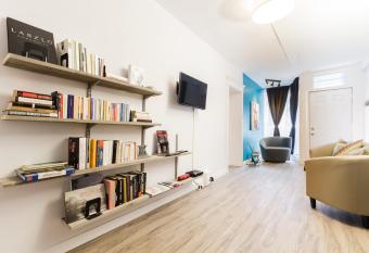 Place des Arts by H  bergements DCL allows 18 year olds to book a room