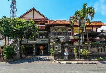 OYO 1927 Hotel Candra Adigraha allows 18 year olds to book a room