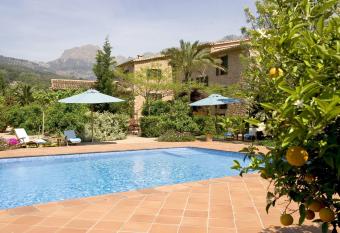 Finca Ca s Curial - Agroturismo - Adults Only allows 18 year olds to book a room