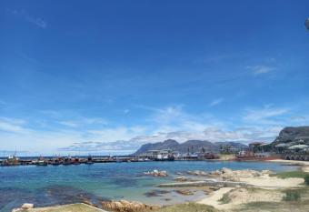 Harbour Views has Balcony rooms
