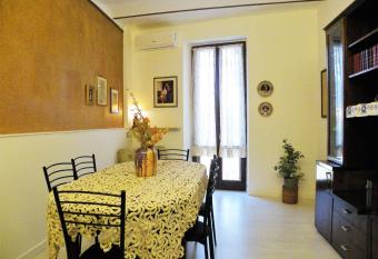 Al Ponte Vecchio has Balcony rooms