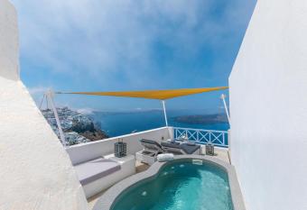 Blue Dolphins Apartments allows 18 year olds to book a room