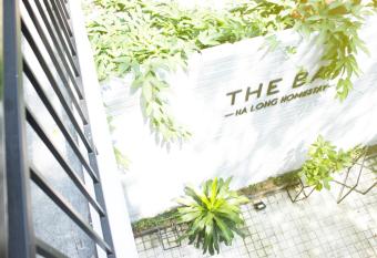 The Bay - Ha Long Homestay has Balcony rooms