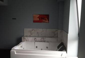 Hotel motel residence Gonzaga has rooms with a private hot tub