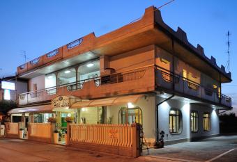 Hotel Lidia allows 18 year olds to book a room