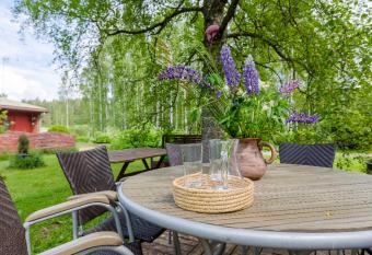 Poppelstrand Nuuksio, Pet friendly guest apartment allows 18 year olds to book a room