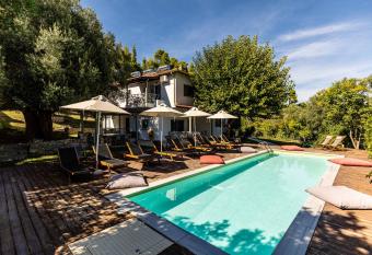 Casa Luxury Suites allows 18 year olds to book a room