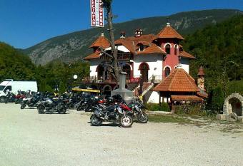 MS Stojic has Smoking rooms