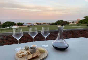 Kirknewton has Balcony rooms