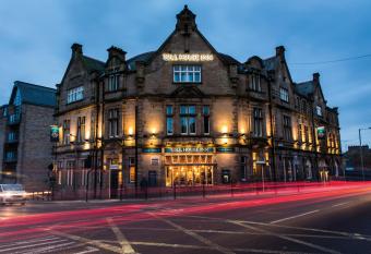 Toll House Inn allows 18 year olds to book a room