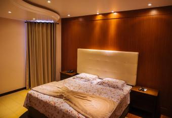 Hotel Villa D Angelo allows 18 year olds to book a room