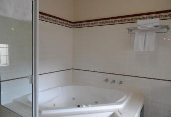 Palais Royale has rooms with a private hot tub