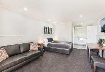 Allara Motor Lodge allows 18 year olds to book a room