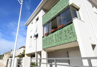 La Roseliere allows 18 year olds to book a room