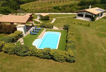 La collina delle fonti allows 18 year olds to book a room