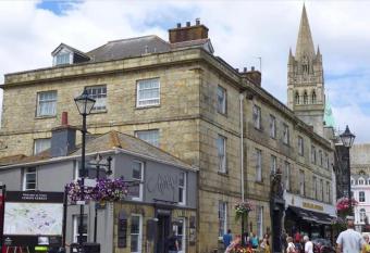 Mannings Hotel allows 18 year olds to book a room